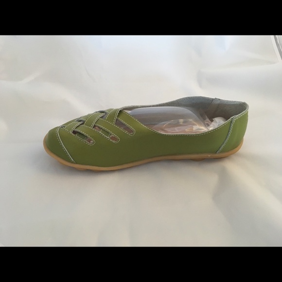 Women Flat Walking Shoes - Picture 3 of 7
